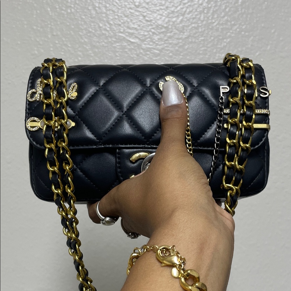 Chic Black Quilted Chain Bag